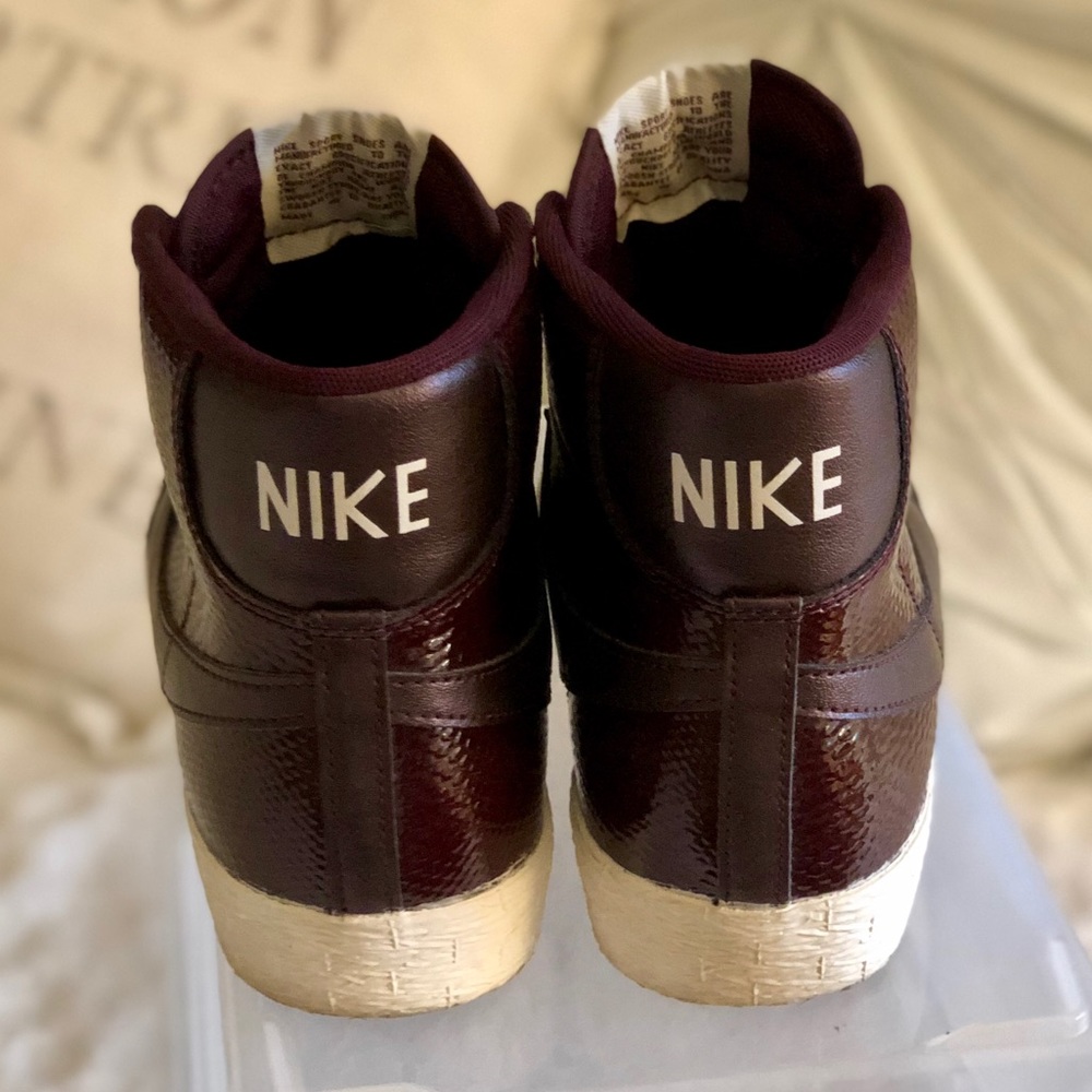 Nike - Picture 3 of 4